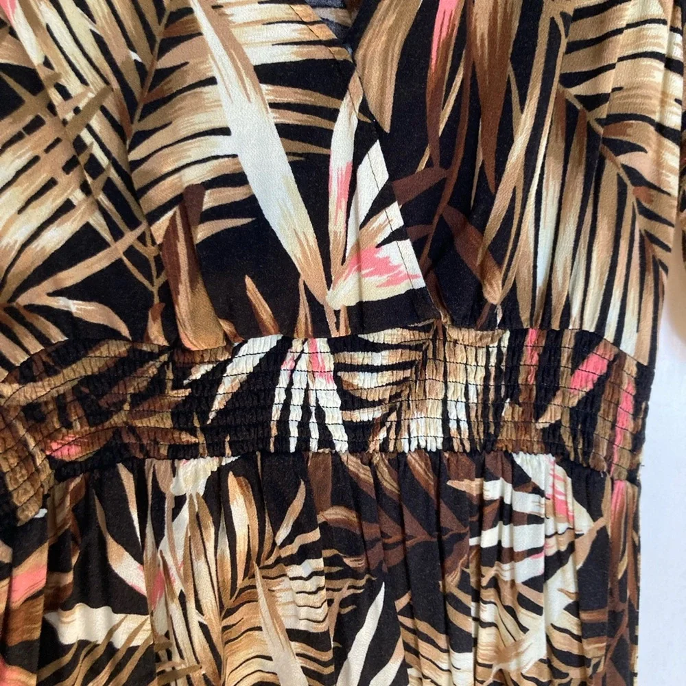 EUC old navy maxi dress. Lower in the back, cute for spring into fall Smoke free - Picture 3 of 3